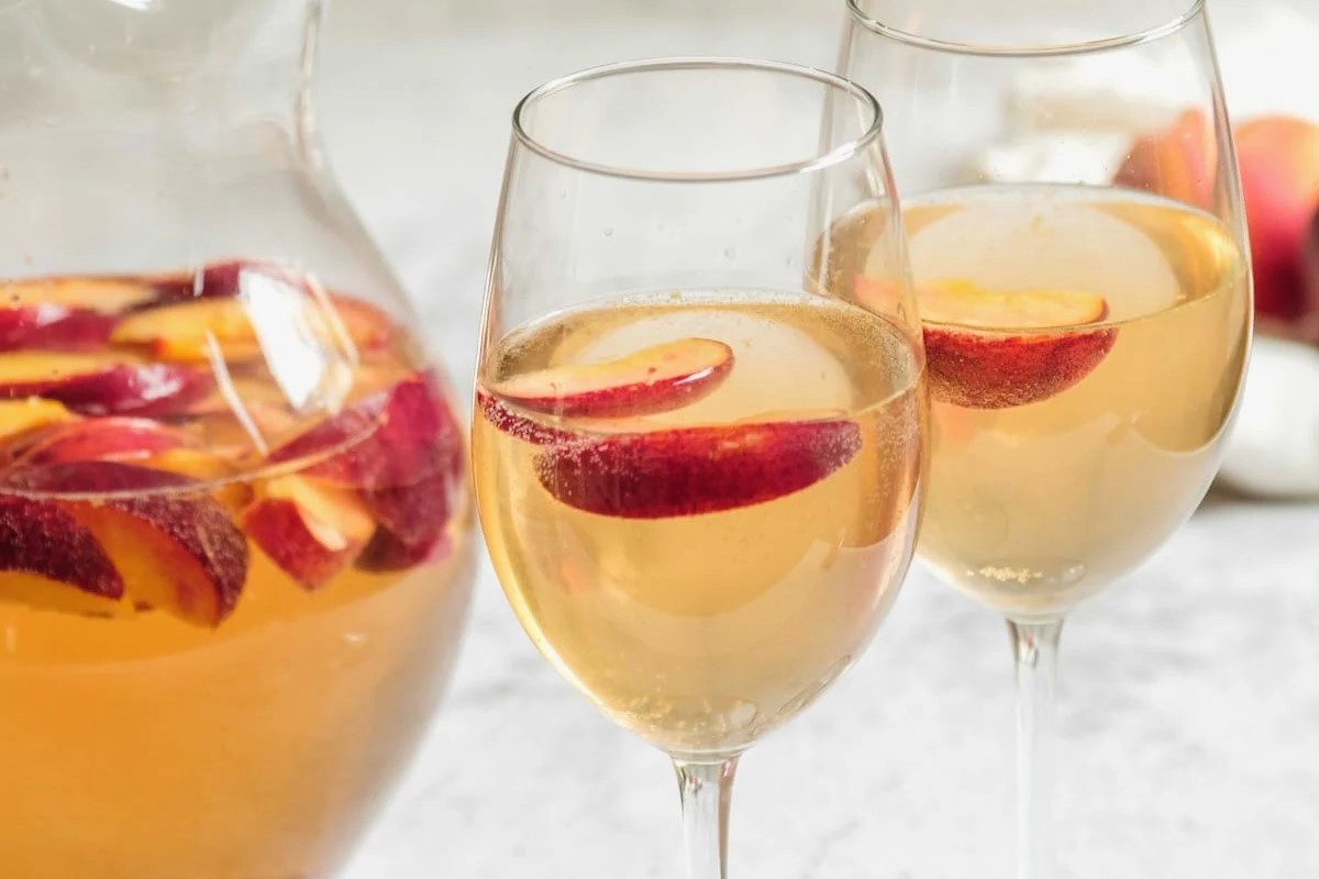 white-peachy-sangria-recipe