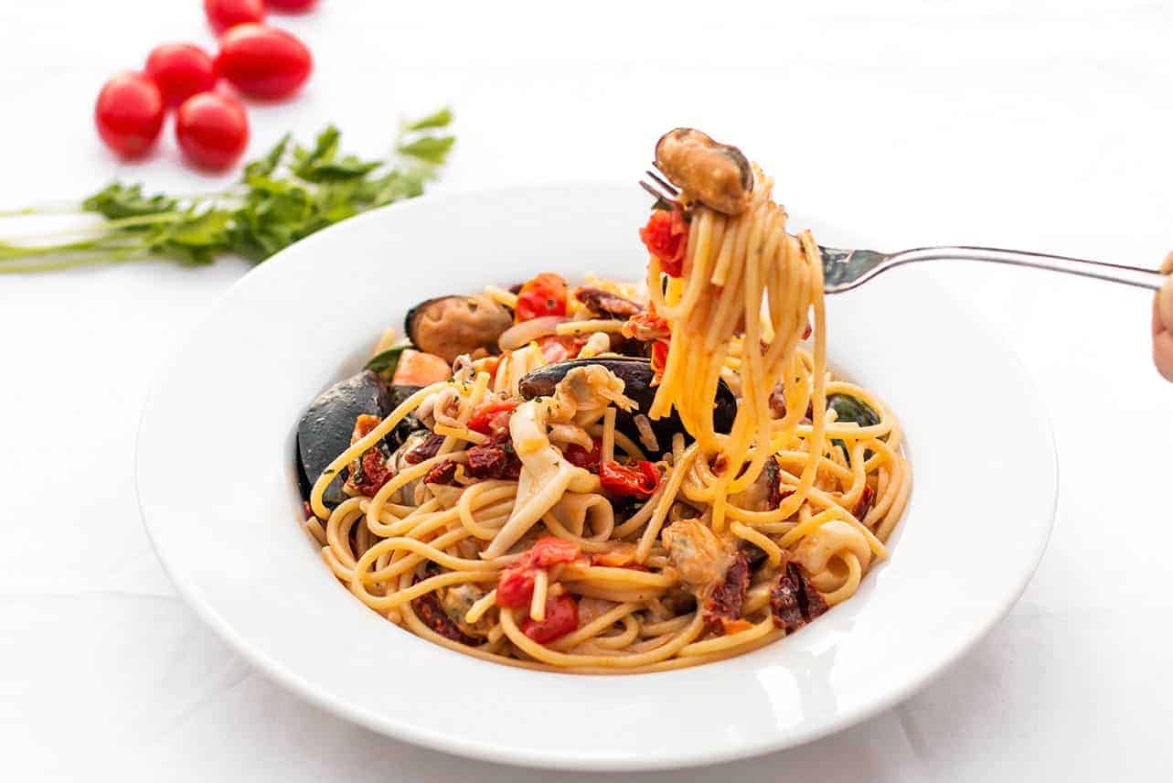 linguine-with-seafood-and-sundried-tomatoes-recipe